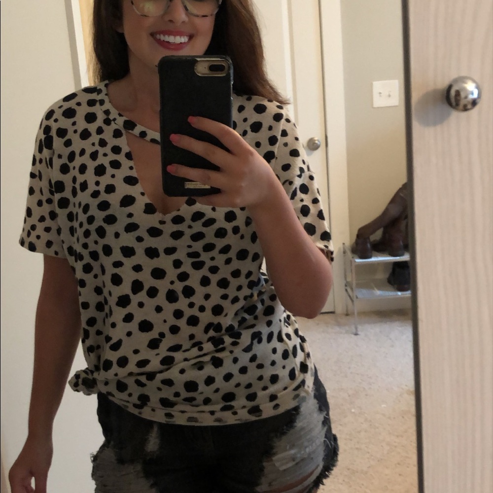 Size small oversized boutique polka dot print with keyhole neck